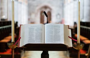 ‘Predicadores y zapatillas’: Un internauta desglosa los precios estratosféricos de la ropa de los predicadores en EE.UU. (FOTOS)