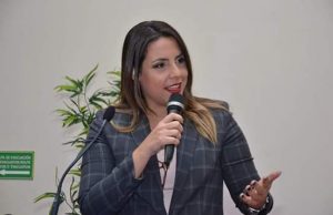 Laura Castellanos considera que el que se informa sólo por las redes sociales se desinforma