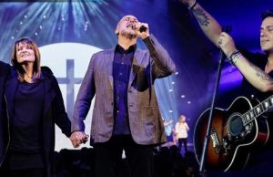 ¿Se convirtió a Cristo?Alejandro Sanz y Hillsong de gira juntos.