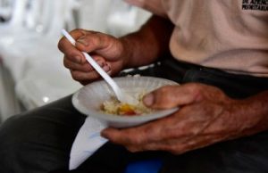 La gente reacciona a declaraciones de ministros que aseguran “dominicanos no pasan hambre”