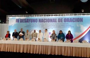 Entidades Evangélicas oran a favor de la nación.