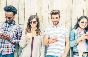 Cómo los celulares están cambiando nuestro cráneo