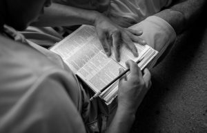 «MEMORIZAMOS LA BIBLIA PARA QUE NO NOS LA ARREBATEN DEL CORAZÓN»