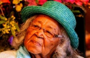 CONTINÚA PREDICANDO EL EVANGELIO MUJER DE 105 AÑOS