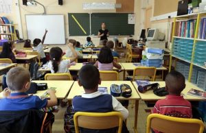 Francia: volvieron dictados, lectura en voz alta y cálculo mental por “retroceso educativo”