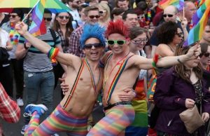 California prohíbe a los pastores predicar la homosexualidad como PECADO