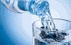 Conoce los beneficios de tomar agua a temperatura ambiente