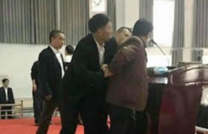 Autoridades chinas irrumpen en iglesia y se llevan presos a pastor y fieles