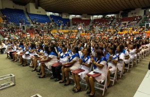 Unev realiza investidura de 598 nuevos profesionales; rector llama a contribuir con la disminución de la irritación y agresividad social