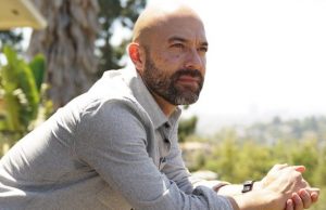 El ex pastor Joshua Harris se despide de su fe con un adiós: “No soy un cristiano”