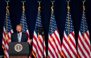 Trump hace campaña en un templo tras el llamado de los evangélicos a su destitución