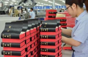 «Dios lo hizo posible» Celebran la impresión de 200 millones de Biblias en China