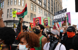 Cofundadora de Black Lives Matter dice: “Nuestro objetivo es sacar a Trump”