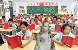 China amenaza a los cristianos con quitarle a sus hijos y enviarlos a «campos de re-educación»