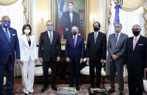 Presidente Danilo Medina y presidente electo, Luis Abinader, inician labores de transición de mando