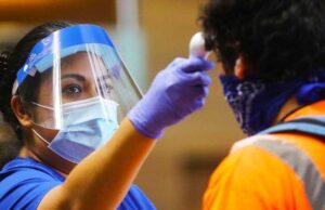 Científicos advierten coronavirus sí se transmite por el aire