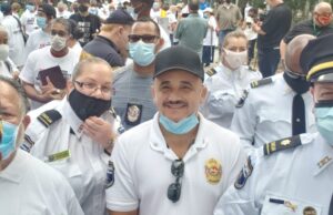 Líderes de organizaciones religiosas de New York que claman por el cese de violencia ofrecen respaldo a la uniformada