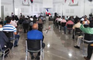 Dío Astacio se reunió con pastores y líderes cristianos del Cibao