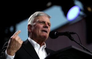 Franklin Graham llama a los cristianos a «unir nuestros corazones en oración» por Biden y Harris