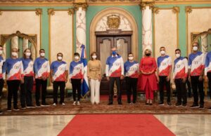 Presidente Abinader recibe estudiantes dominicanos ganaron concurso de la NASA