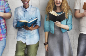 Llegó la Biblia de estudio para jóvenes que encenderá una generación en la vida del Espíritu