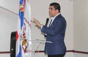 Pastor Dío Astacio celebra encuentro con lideres cristianos