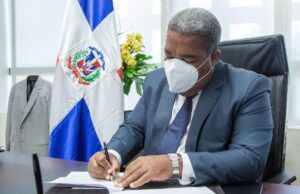 Gobierno elimina seguro médico internacional y comida para altos funcionarios
