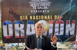 Felipe Ciprian desafía las lluvias y realiza tradicional «Día Nacional de Oración»