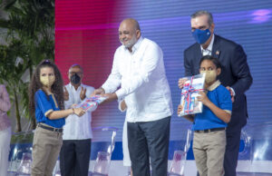 Presidente Luis Abinader encabeza inicio de año escolar; 2.8 millones de estudiantes y 200 mil educadores participarán en el programa educativo