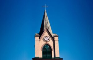 ‘Un ataque contra el pueblo de Dios’: Pastor cubano arrestado cuando el régimen demolió una iglesia