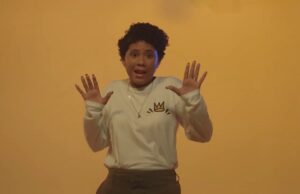 Lizzy Parra estrena su nueva canción y video «Danzando»