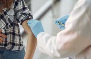 Uruguay: Población inmunizada con Sinovac podrá aplicarse una tercera y cuarta dosis de la vacuna de Pfizer contra el coronavirus
