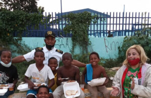 Ministerios Diaconisa y Oye Multitud entregan juguetes en Barrio La Zurza