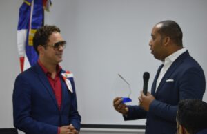 CONAPOFA nombra a Carlos Silver como «El Artista de la Patria»