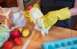 El COVID-19 no se transmite por alimentos ni sus envases, concluyó la FDA