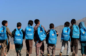 Unicef: «No puede ser que abran los centros comerciales y no las escuelas»