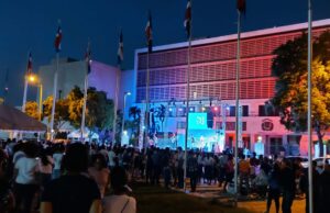 Miles de personas abarrotan explanada frontal del Congreso Nacional «Unidos en Adoración».