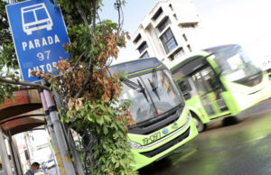 Gobierno anuncia nuevas medidas para uso del transporte público; pasajeros deberán mostrar tarjeta de vacunación