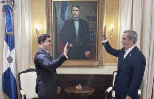 Presidente Abinader juramenta a Dío Astacio director de Gestión Presidencial