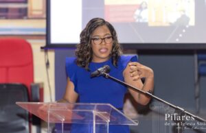 Pastora Clara Esther García presenta su libro «Pilares De Una Iglesia Sólida»