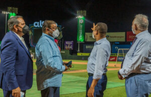 Edesur coloca luminarias y supervisa alumbrado en entorno Estadio Quisqueya