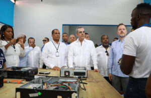 Presidente Abinader muestra a Embajada de EE. UU. y USAID el programa Oportunidad 14-24, que beneficia a jóvenes de sectores populares