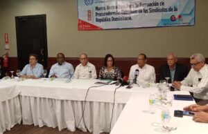 Dirigentes de las centrales sindicales participan en jornada educativa de la OIT