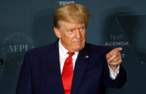 Por reportajes “difamatorios” Trump amenaza a CNN con demandarlos