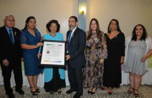 Milqueya Portes es reconocida por Club Rotario