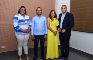 Milton Morrison encabeza encuentro con comerciantes de Peravia