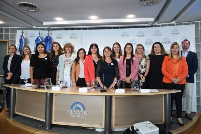 Las Senadoras María Belén Tapia y Mercedes Gabriela Valenzuela, junto a la Coalición de Mujeres Argentinas