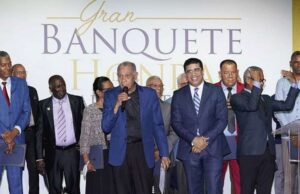 Dío Astacio reconoce pastores de Santo Domingo Este