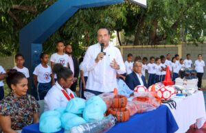 INEFI entrega utilería deportiva al Liceo Antonio Duvergé del DN