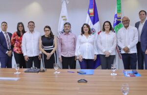 Gobierno entrega a familias vulnerables primeros cheques del Fondo Nacional para Niñez y Adolescencia con Discapacidad